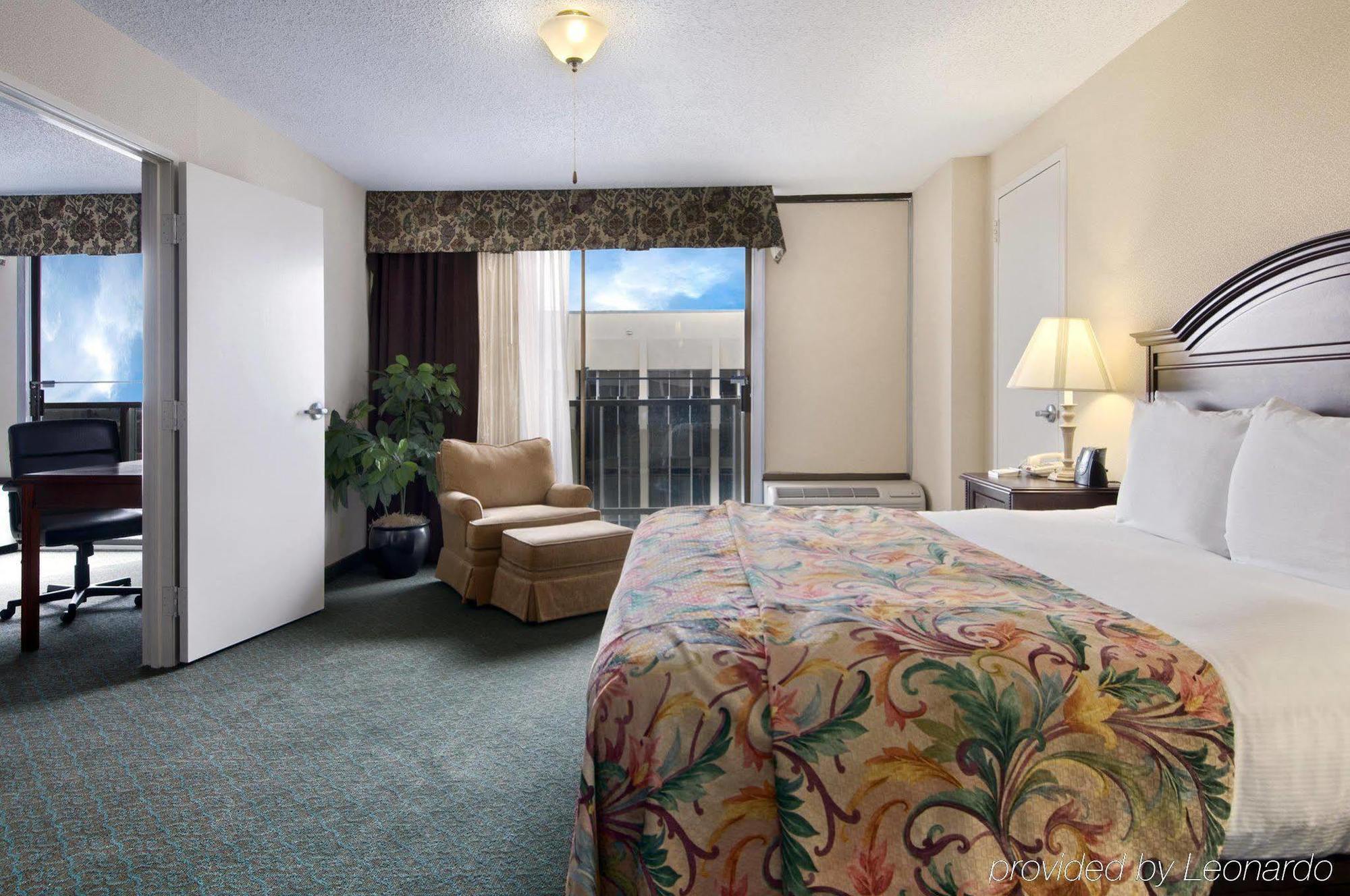 Wyndham Midland Downtown Hotel Room photo
